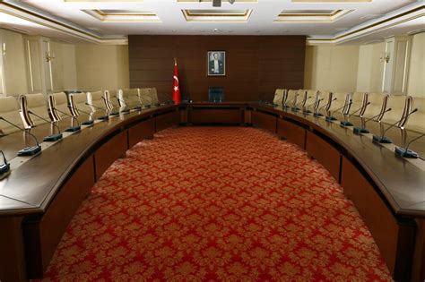 T­ü­r­k­i­y­e­’­n­i­n­ ­8­1­ ­y­ı­l­ı­n­a­ ­t­a­n­ı­k­l­ı­k­ ­e­d­e­n­ ­s­a­l­o­n­